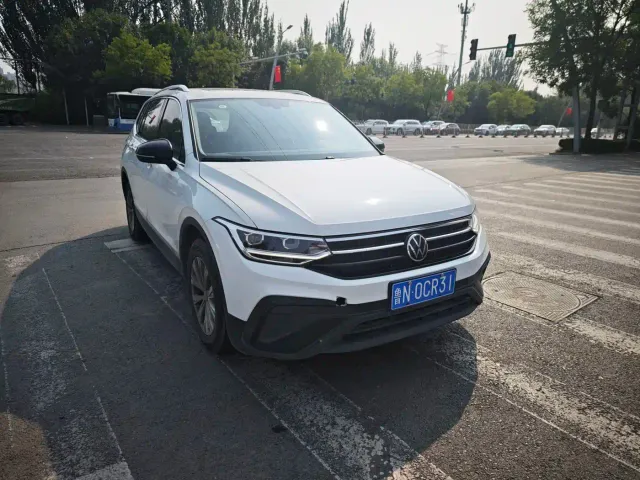 Volkswagen Tiguan L — Фото автомобиля 3