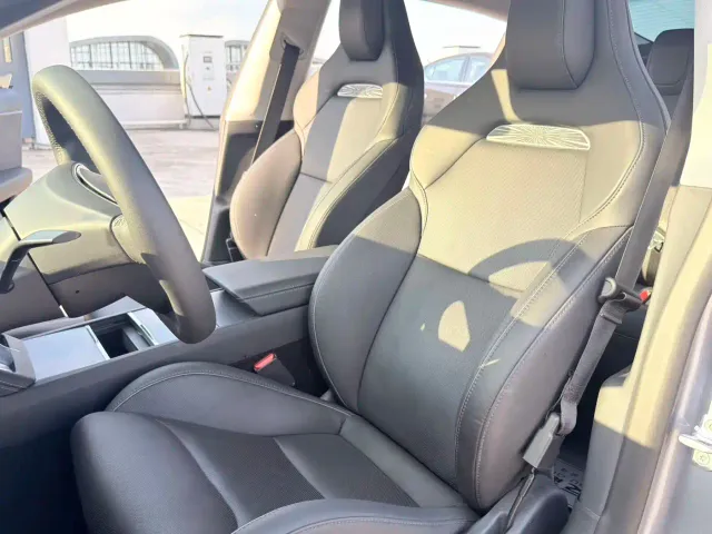 Tesla Model 3 — Фото автомобиля 8