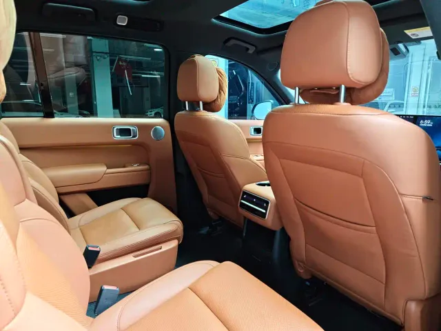 Li Auto L8 — Фото автомобиля 10