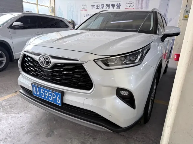 Фотография автомобиля — Toyota Highlander