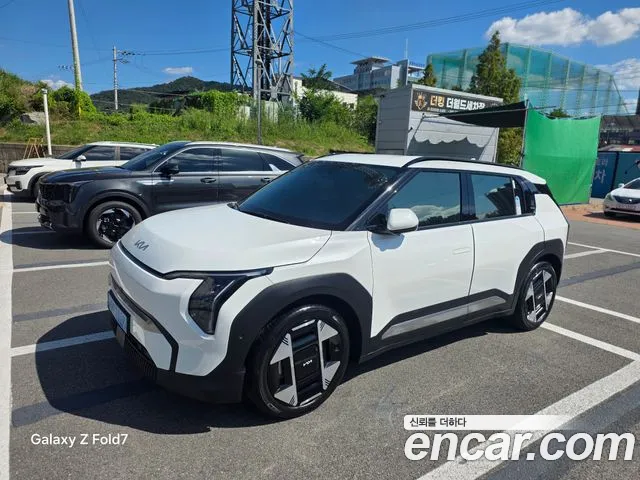 Kia EV3 — Фото автомобиля 2