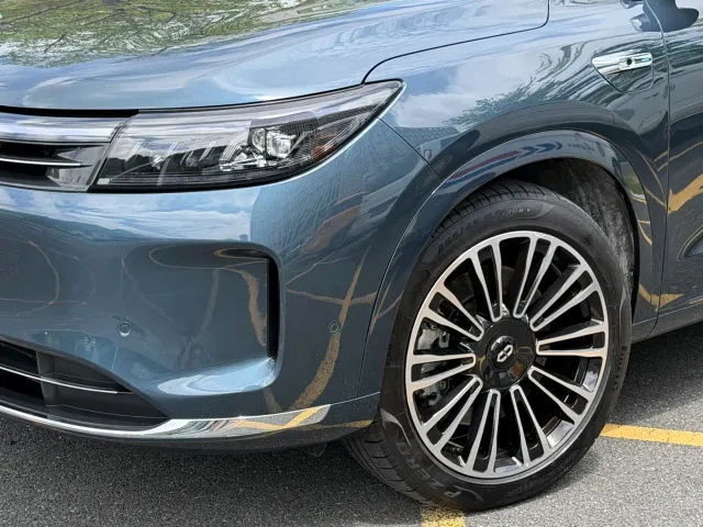 Aito M7 — Фото автомобиля 2