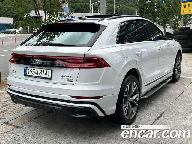 Audi Q8 55 TFSI quattro Premium — Фото автомобиля 2