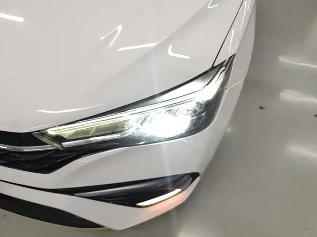 Roewe i5 — Фото автомобиля 23