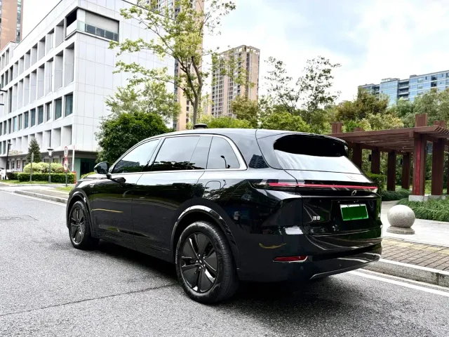 Li Auto L7 — Фото автомобиля 7