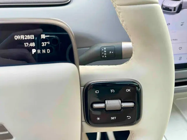 Li Auto i8 — Фото автомобиля 16