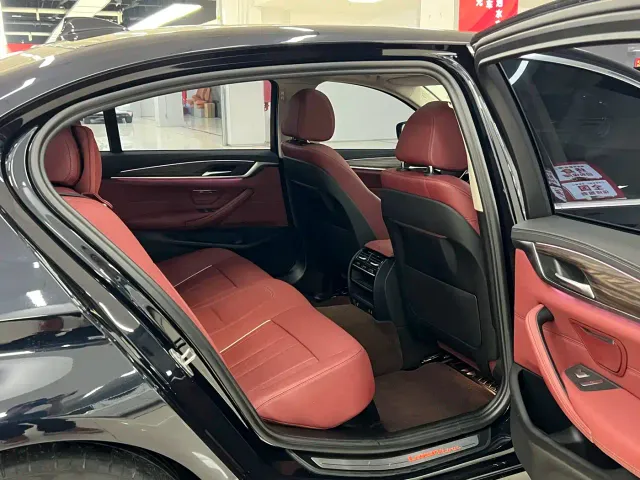 BMW 5 Series — Фото автомобиля 9