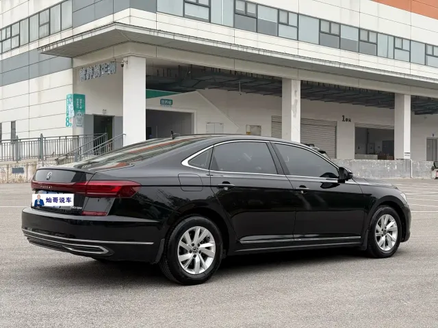 Volkswagen Passat — Фото автомобиля 4