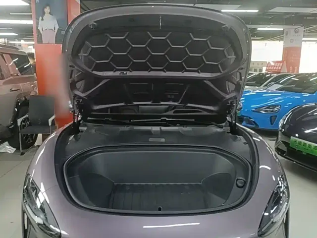 Xiaomi SU7 — Фото автомобиля 19