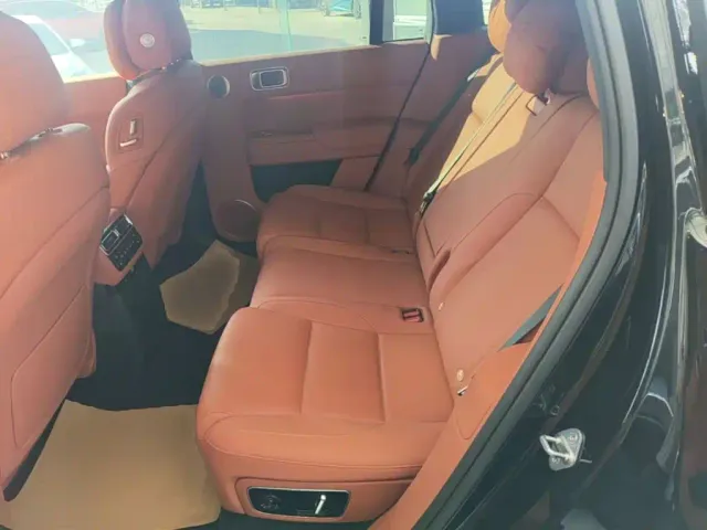 Li Auto L7 — Фото автомобиля 16