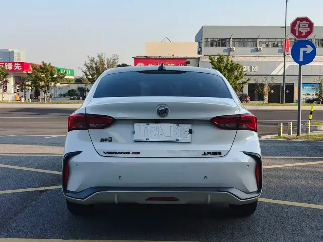Buick Verano — Фото автомобиля 5