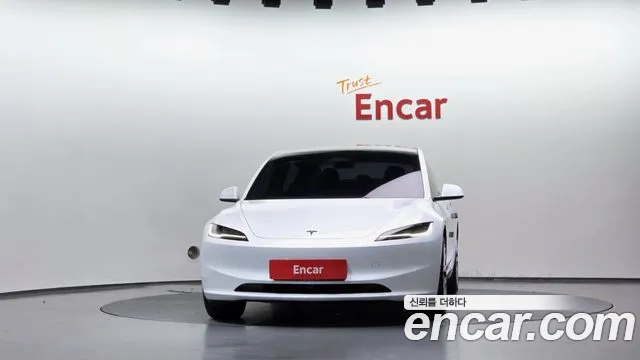 Tesla Model 3 — Фото автомобиля 3