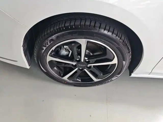 Dongfeng Yixuan MAX — Фото автомобиля 22
