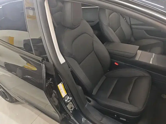 Tesla Model 3 — Фото автомобиля 24