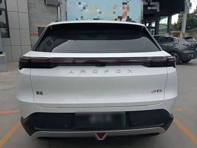 Arcfox Alpha T5 — Фото автомобиля 5