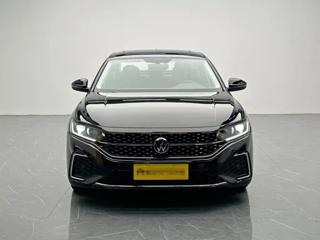 Volkswagen Passat — Фото автомобиля 2