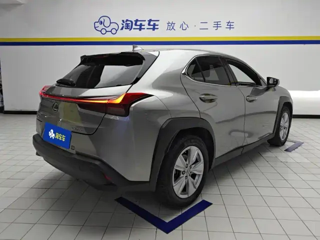 Lexus Lexus UX 2020 200 Special Edition — Фото автомобиля 3