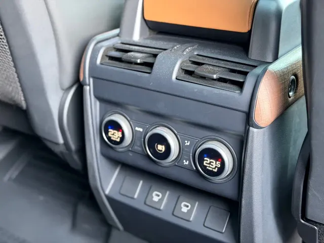 Land Rover Defender — Фото автомобиля 15