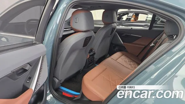 BMW i5 G60 — Фото автомобиля 11