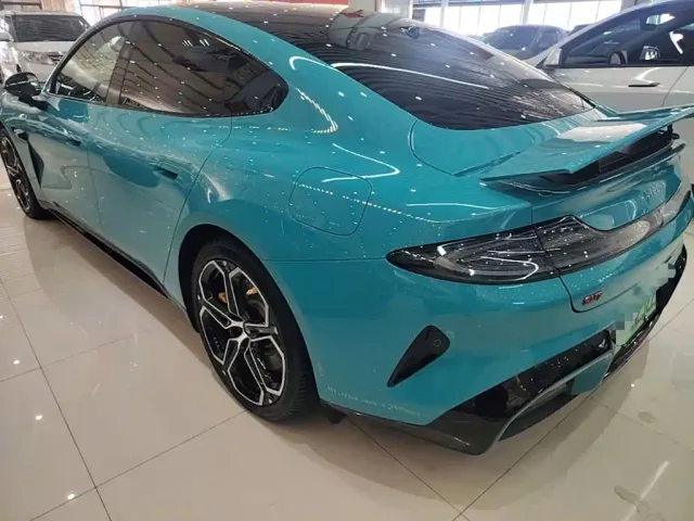 Xiaomi SU7 — Фото автомобиля 4