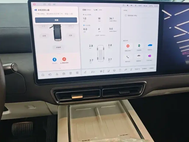 Li Auto MEGA — Фото автомобиля 12
