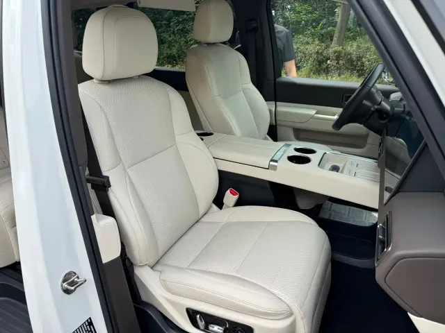 Li Auto MEGA — Фото автомобиля 15