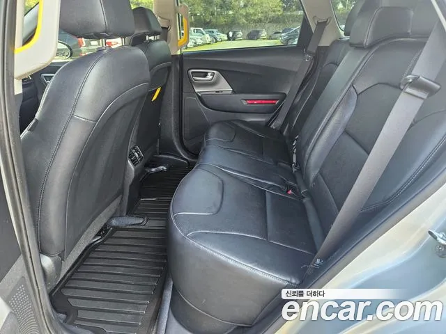 Kia Niro — Фото автомобиля 15