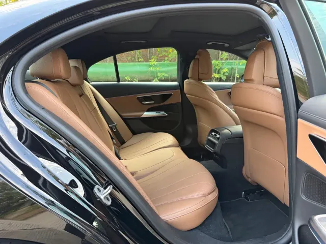 Mercedes-Benz E-Class — Фото автомобиля 14