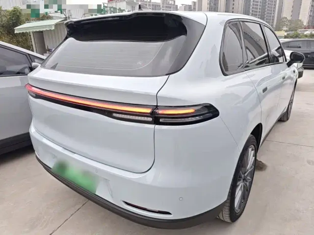 Leapmotor C10 — Фото автомобиля 6