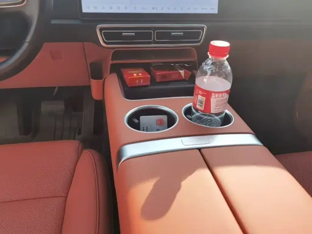 Li Auto L8 — Фото автомобиля 13
