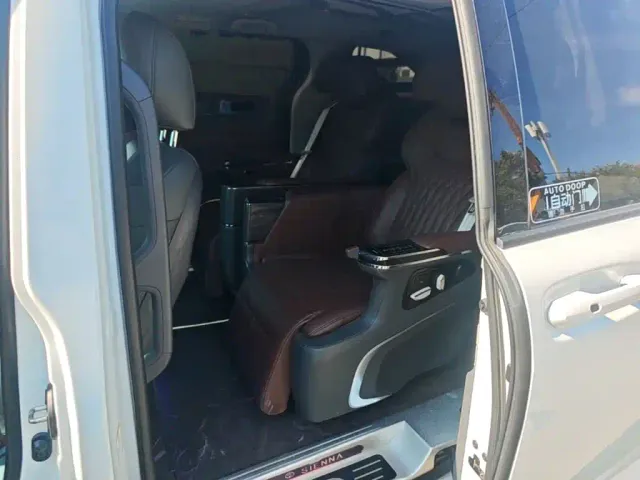 Toyota Sienna — Фото автомобиля 16