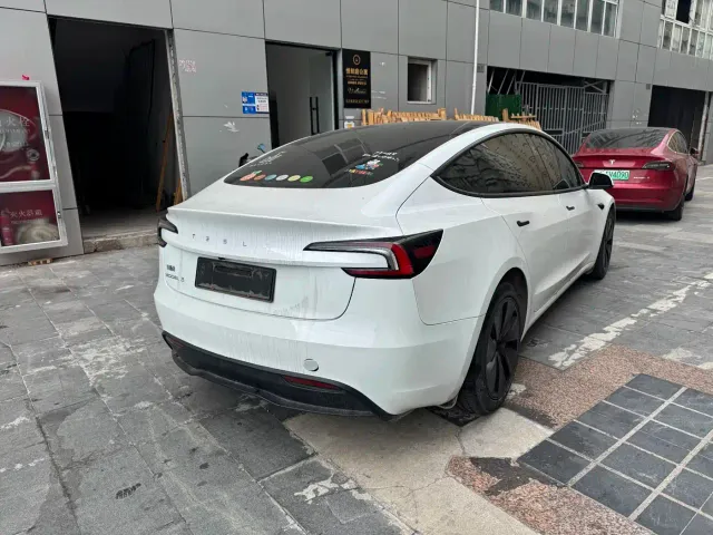 Tesla Model 3 — Фото автомобиля 3
