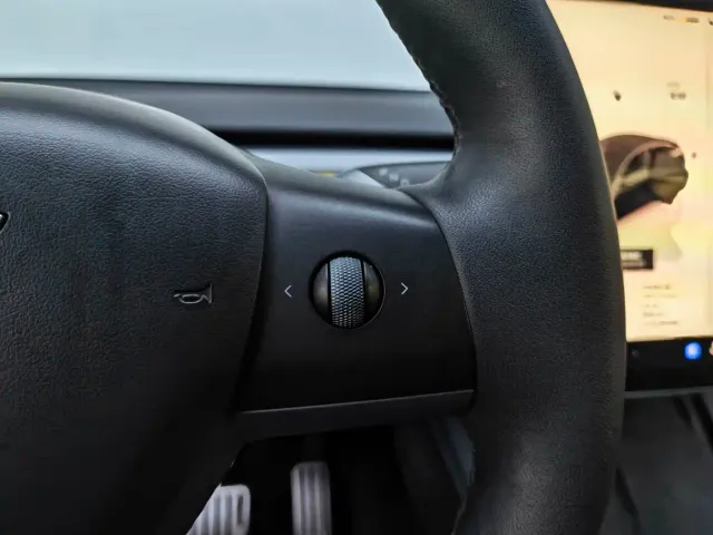 Tesla Model Y — Фото автомобиля 15
