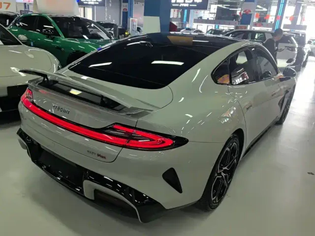 Xiaomi SU7 — Фото автомобиля 6