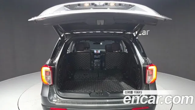 Ford Explorer Explorer 6 поколение 3.0 Platinum 4WD — Фото автомобиля 20