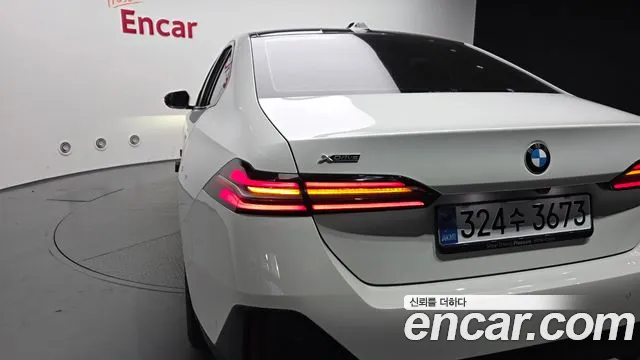 BMW 5 Series G60 — Фото автомобиля 22