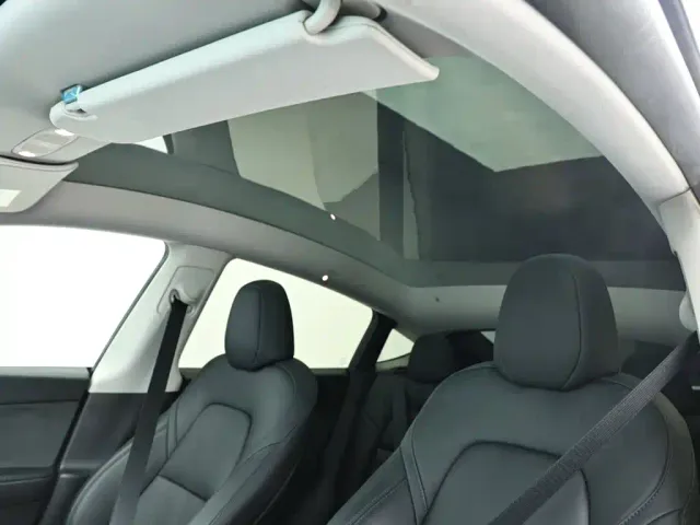 Tesla Model Y — Фото автомобиля 13