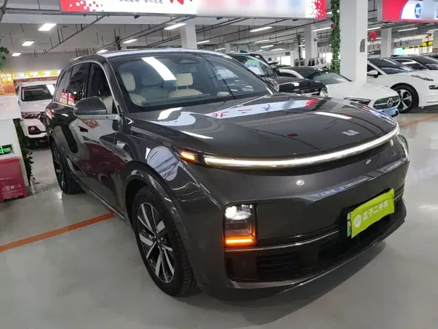 Li Auto L8 — Фото автомобиля 3
