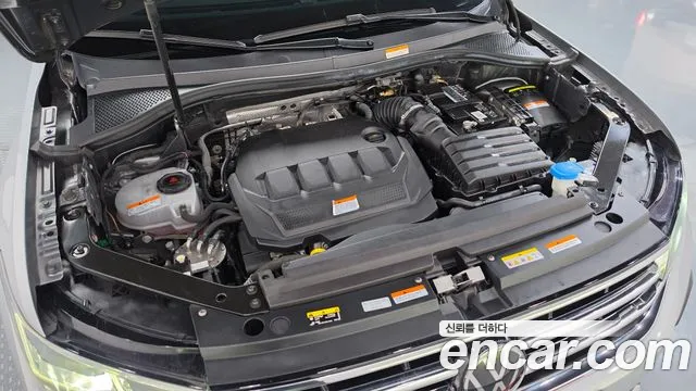 Volkswagen Tiguan Tiguan 2 поколение 2.0 TDI Premium — Фото автомобиля 4