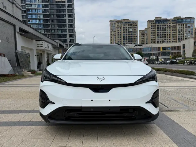 Arcfox Alpha T5 — Фото автомобиля 2
