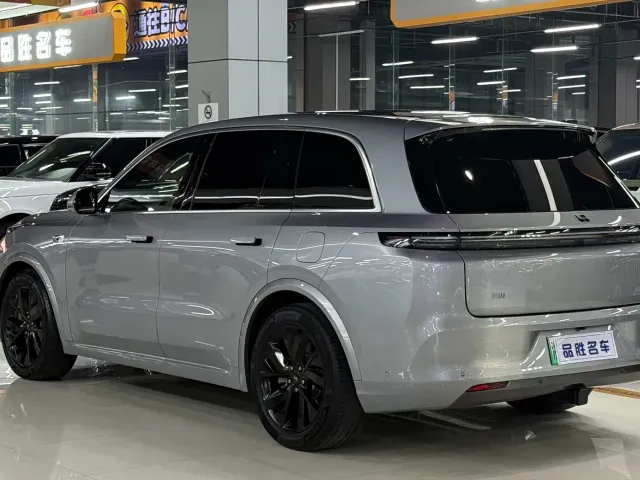 Li Auto L8 — Фото автомобиля 3