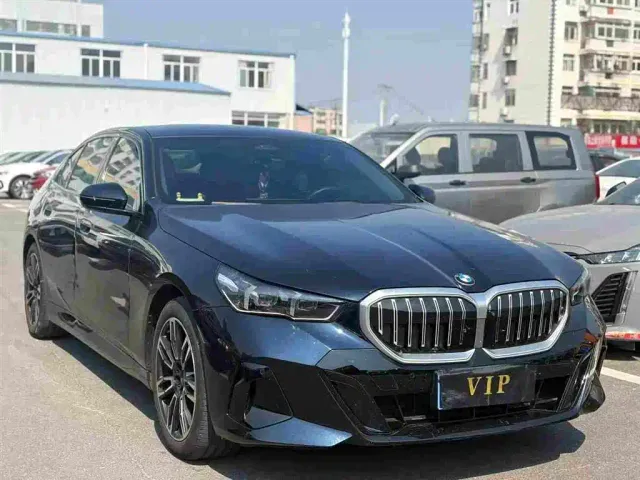 BMW 5 Series — Фото автомобиля 3