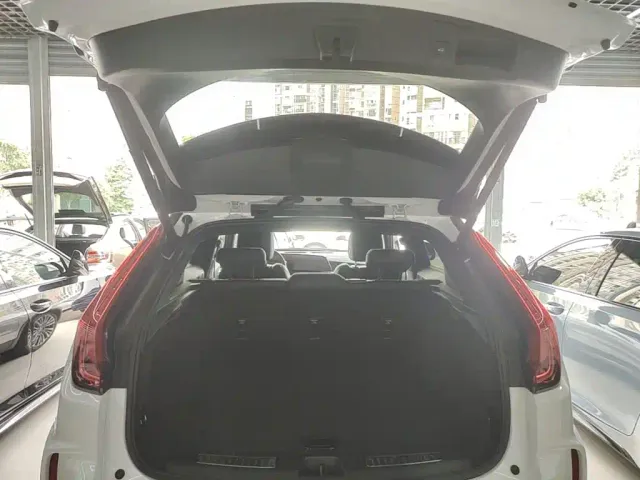 Cadillac XT4 — Фото автомобиля 18