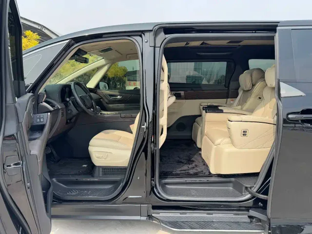 Toyota Vellfire — Фото автомобиля 7