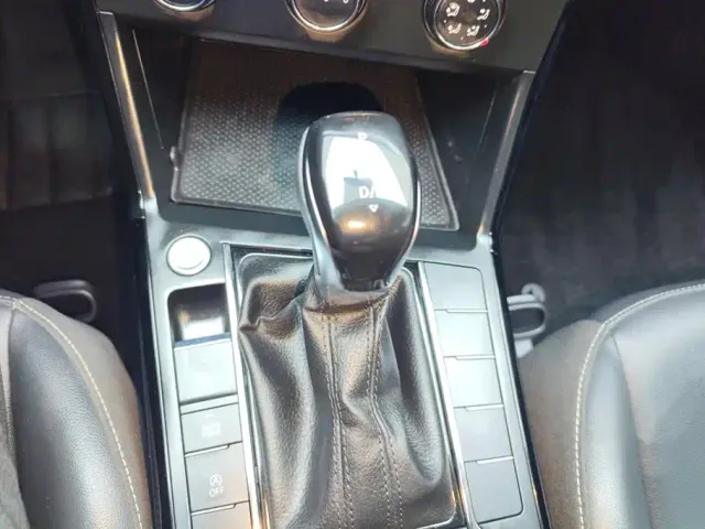 Volkswagen Passat — Фото автомобиля 16