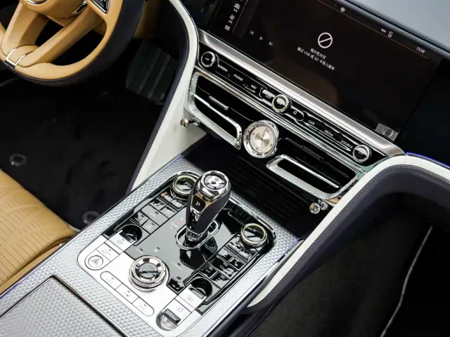 Bentley Flying Spur — Фото автомобиля 22