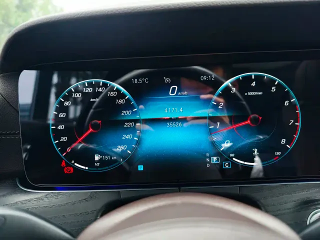 Mercedes-Benz E-Class — Фото автомобиля 21