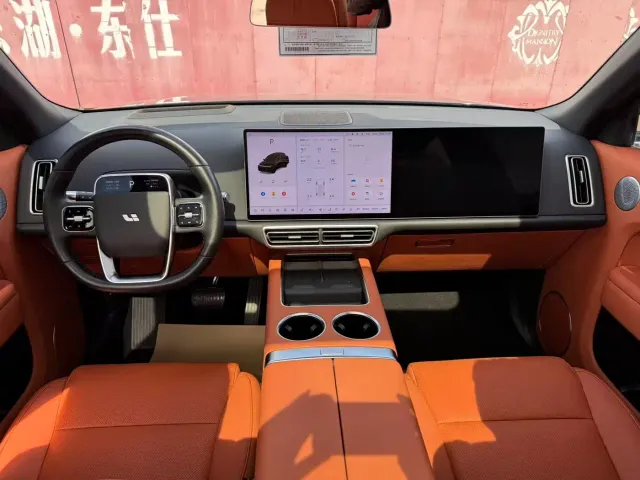Li Auto L8 — Фото автомобиля 5