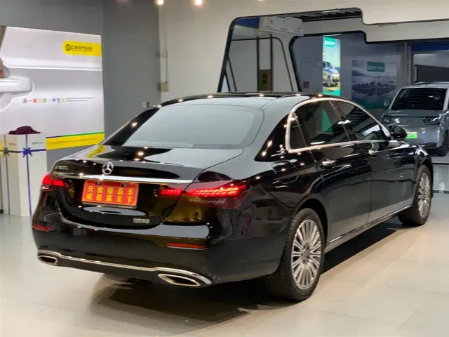 Mercedes-Benz E-Class — Фото автомобиля 4