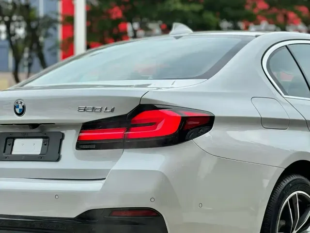 BMW 5 Series — Фото автомобиля 8